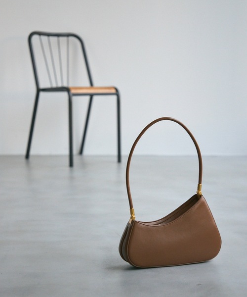 Lutim by u（ルチバイユー）の「Curve cut handbag / カーブカットハンドバック（ハンドバッグ・レディース・ブラック/ブラウン/ダークブラウン・FREE）」の6枚目の写真