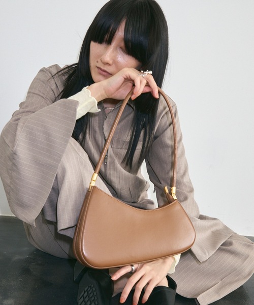 Lutim by u（ルチバイユー）の「Curve cut handbag / カーブカットハンドバック（ハンドバッグ・レディース・ブラック/ブラウン/ダークブラウン・FREE）」の8枚目の写真