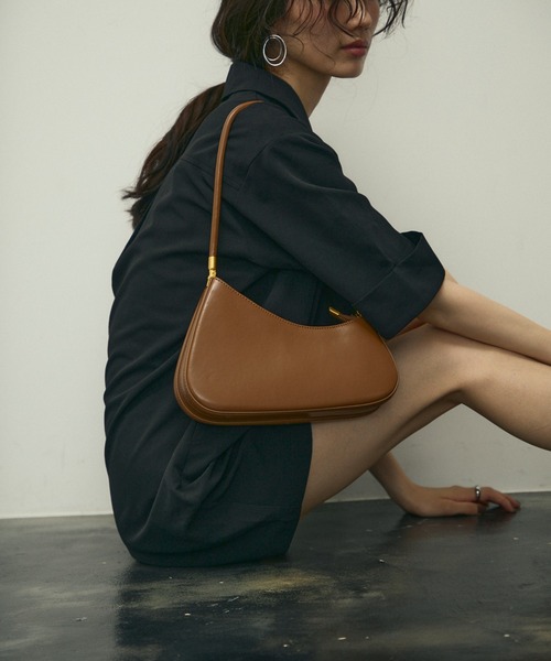 Lutim by u（ルチバイユー）の「Curve cut handbag / カーブカットハンドバック（ハンドバッグ・レディース・ブラック/ブラウン/ダークブラウン・FREE）」の17枚目の写真