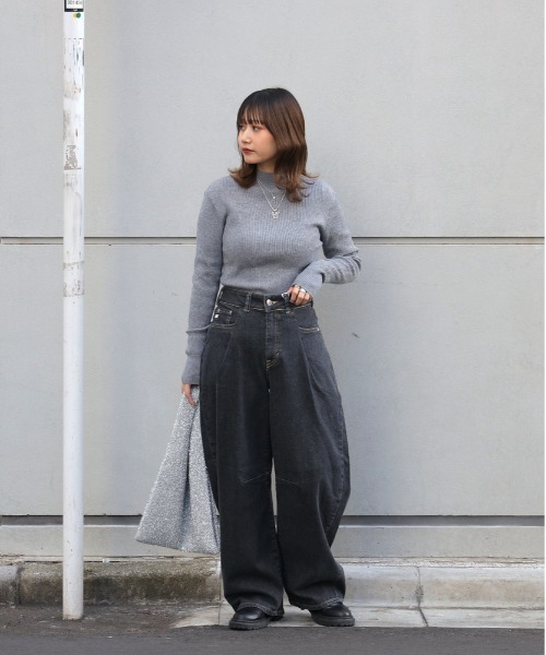 SOMETHING(サムシング)の「SOMETHING(サムシング)【WEB限定】「HANA」タックテーパード(デニムパンツ・レディース・ブラック・XS/S/L/M)」の2枚目の写真