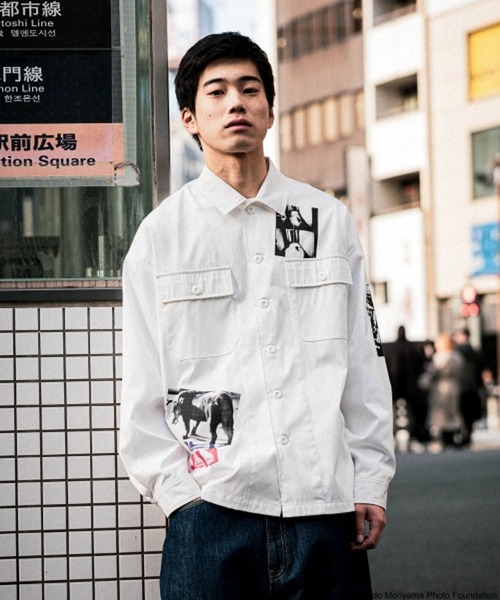 niko and...（ニコアンド）の「【森山大道】コラボシャツ（シャツ/ブラウス・メンズ・オフホワイト/チャコール・MEDIUM/LARGE）」の12枚目の写真