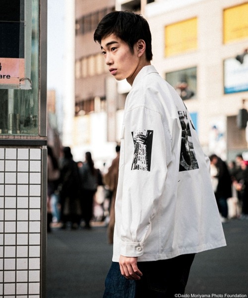 niko and（ニコアンド）の「【森山大道】コラボシャツ（シャツ