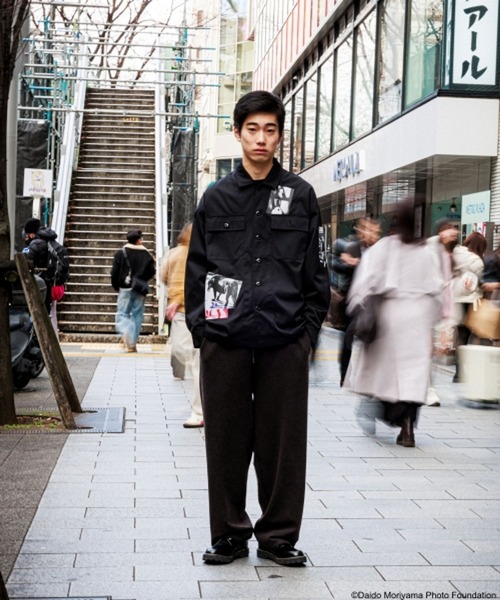 niko and...（ニコアンド）の「【森山大道】コラボシャツ（シャツ/ブラウス・メンズ・オフホワイト/チャコール・MEDIUM/LARGE）」の14枚目の写真