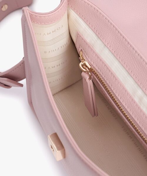 TOMMY HILFIGER（トミーヒルフィガー）の「エタニティミニサッチェルバッグ（ショルダーバッグ・レディース・ベージュ/ブラック/ピンク・FREE）」の14枚目の写真