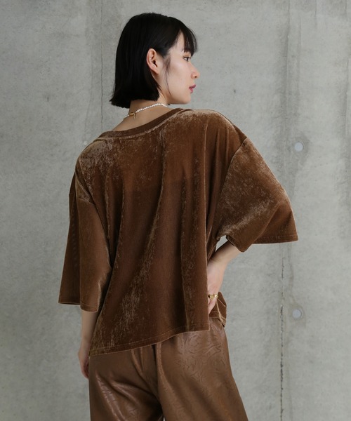 CHIGNON(シニヨン)の「(CHUGNON)ベロアメッシュTシャツ(Tシャツ/カットソー・レディース・ホワイト/ブラウン・ONE SIZE)」の16枚目の写真