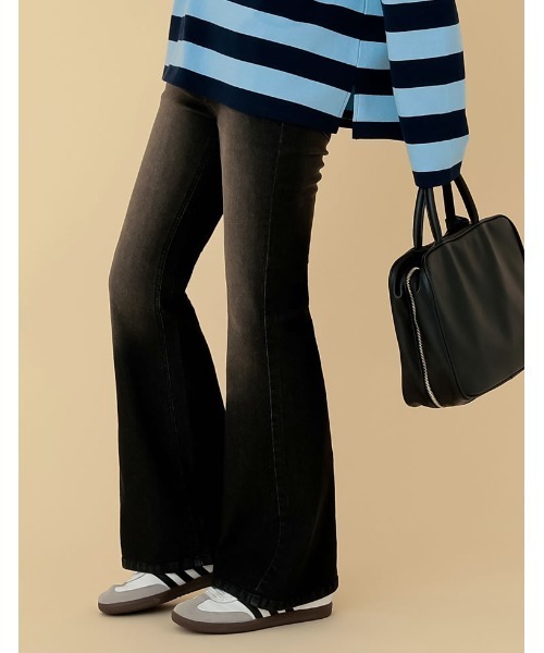 Re:EDIT（リエディ）の「[2025SS COLLECTION][低身長/高身長サイズ有][美脚見えシルエット]ストレッチデニムキックフレアパンツ（デニムパンツ・レディース・ブラック系その他/ブルー/ネイビー/ブルー系その他・SHORT/SMALL/MEDIUM/TALL/LARGE）」の19枚目の写真