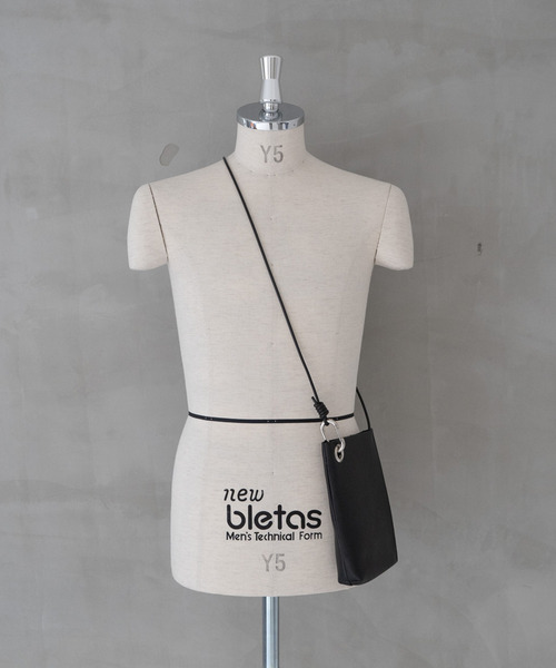 Senti(センティ)の「SENTI センティ / SHRINK LEATHER MINI SHOULDER BAG シュリンクレザーミニショルダーバッグ / 3035(ショルダーバッグ・メンズ・ブラック/ブラック系その他/アイボリー・FREE)」の4枚目の写真