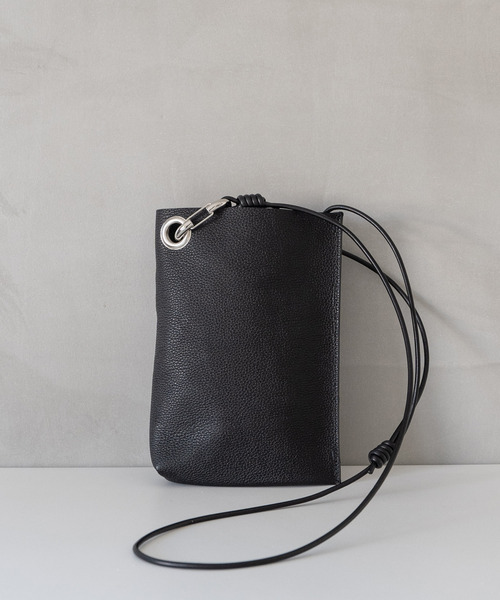 Senti(センティ)の「SENTI センティ / SHRINK LEATHER MINI SHOULDER BAG シュリンクレザーミニショルダーバッグ / 3035(ショルダーバッグ・メンズ・ブラック/ブラック系その他/アイボリー・FREE)」の7枚目の写真