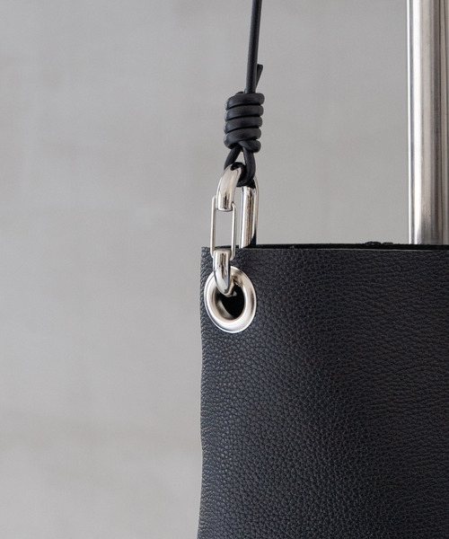 Senti(センティ)の「SENTI センティ / SHRINK LEATHER MINI SHOULDER BAG シュリンクレザーミニショルダーバッグ / 3035(ショルダーバッグ・メンズ・ブラック/ブラック系その他/アイボリー・FREE)」の10枚目の写真
