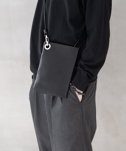 Senti(センティ)の「SENTI センティ / SHRINK LEATHER MINI SHOULDER BAG シュリンクレザーミニショルダーバッグ / 3035(ショルダーバッグ・メンズ・ブラック/ブラック系その他/アイボリー・FREE)」の11枚目の写真