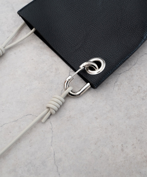 Senti(センティ)の「SENTI センティ / SHRINK LEATHER MINI SHOULDER BAG シュリンクレザーミニショルダーバッグ / 3035(ショルダーバッグ・メンズ・ブラック/ブラック系その他/アイボリー・FREE)」の15枚目の写真