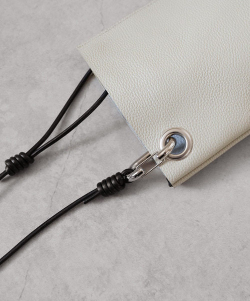 Senti(センティ)の「SENTI センティ / SHRINK LEATHER MINI SHOULDER BAG シュリンクレザーミニショルダーバッグ / 3035(ショルダーバッグ・メンズ・ブラック/ブラック系その他/アイボリー・FREE)」の21枚目の写真