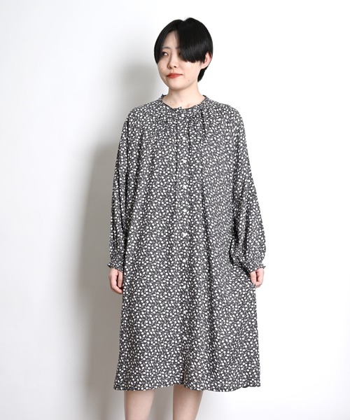 MARAI(マーライ)の「花柄 前開きシャツワンピース 長袖 ロング丈(シャツワンピース・レディース・グレー/チャコール/ライトグリーン・フリー)」の14枚目の写真