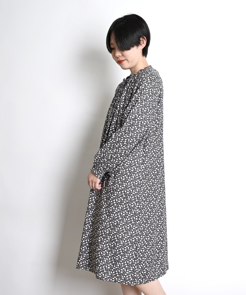 MARAI(マーライ)の「花柄 前開きシャツワンピース 長袖 ロング丈(シャツワンピース・レディース・グレー/チャコール/ライトグリーン・フリー)」の15枚目の写真
