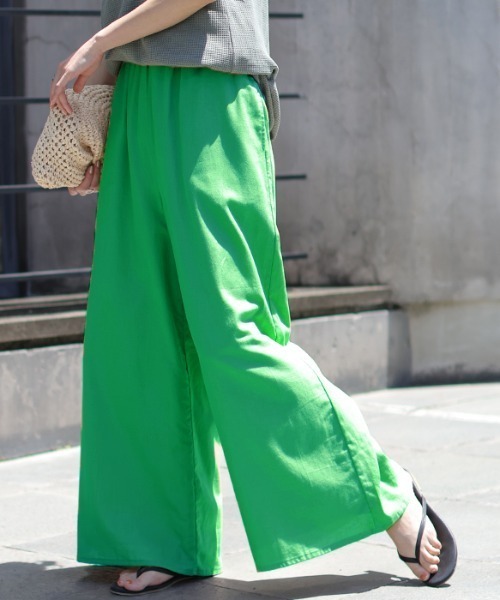 HUG.U（ハグユー）の「ダブルコットン ワイドパンツ（その他パンツ・レディース・ブラック/ベージュ/ネイビー/ホワイト/グリーン/カーキ/イエロー/ブラック系その他/レッド系その他/ブルー系その他・M(トール丈)/L(トール丈)/L(レギュラー丈)/M(レギュラー丈)）」の6枚目の写真