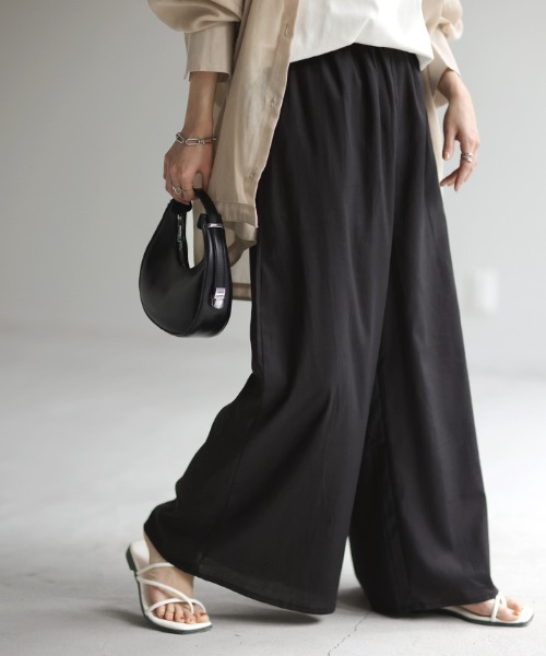 HUG.U（ハグユー）の「ダブルコットン ワイドパンツ（その他パンツ・レディース・ブラック/ベージュ/ネイビー/ホワイト/グリーン/カーキ/イエロー/ブラック系その他/レッド系その他/ブルー系その他・M(トール丈)/L(トール丈)/L(レギュラー丈)/M(レギュラー丈)）」の3枚目の写真