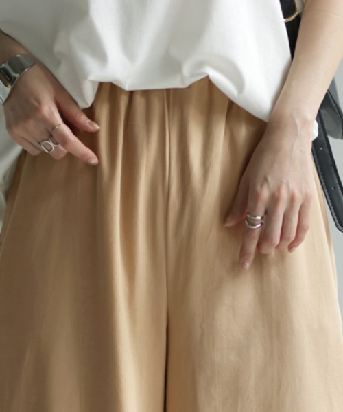 HUG.U（ハグユー）の「ダブルコットン ワイドパンツ（その他パンツ・レディース・ブラック/ベージュ/ネイビー/ホワイト/グリーン/カーキ/イエロー/ブラック系その他/レッド系その他/ブルー系その他・M(トール丈)/L(トール丈)/L(レギュラー丈)/M(レギュラー丈)）」の22枚目の写真