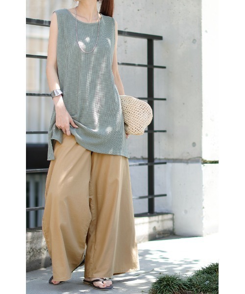 HUG.U（ハグユー）の「ダブルコットン ワイドパンツ（その他パンツ・レディース・ブラック/ベージュ/ネイビー/ホワイト/グリーン/カーキ/イエロー/ブラック系その他/レッド系その他/ブルー系その他・M(トール丈)/L(トール丈)/L(レギュラー丈)/M(レギュラー丈)）」の21枚目の写真