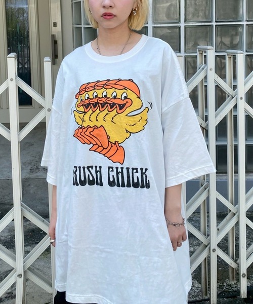 Candy Stripper(キャンディストリッパー)の「RUSH CHICK BIG BIG Tシャツ(Tシャツ/カットソー・レディース・ブラック/オフホワイト/ライトグリーン/ブルー・FREE)」の2枚目の写真