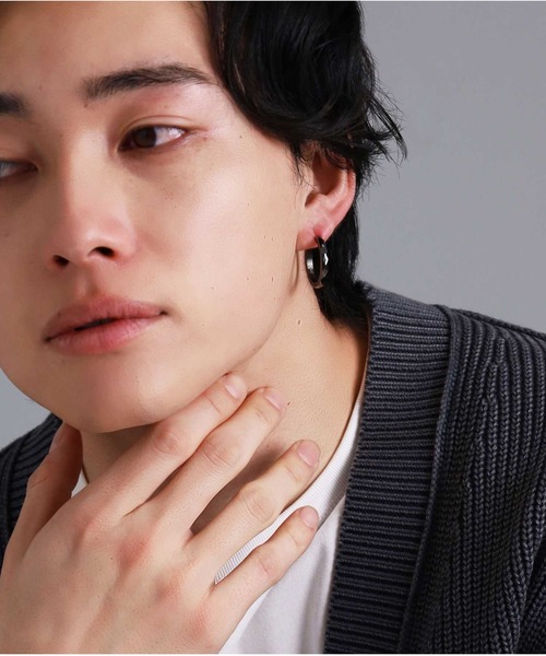 LION HEART（ライオンハート）の「【生産終了モデル】“THE EDGE”カッティングフープピアス（LL SIZE）/サージカルステンレス（金属アレルギー対応）【LION HEART / ライオンハート】（ピアス（片耳用）・メンズ・ライトブラック・ONE SIZE）」の11枚目の写真