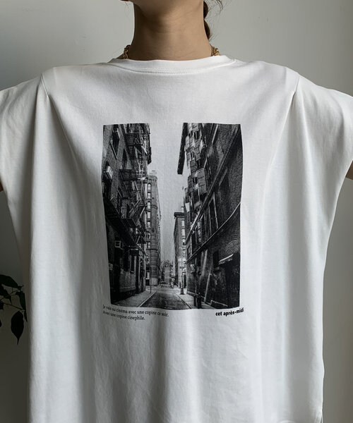 DouDou(ドゥドゥ)の「【WEB限定】バックジップフォトプリントTEE(Tシャツ/カットソー・レディース・ダークグレー/オフホワイト/グレー・FREE)」の5枚目の写真