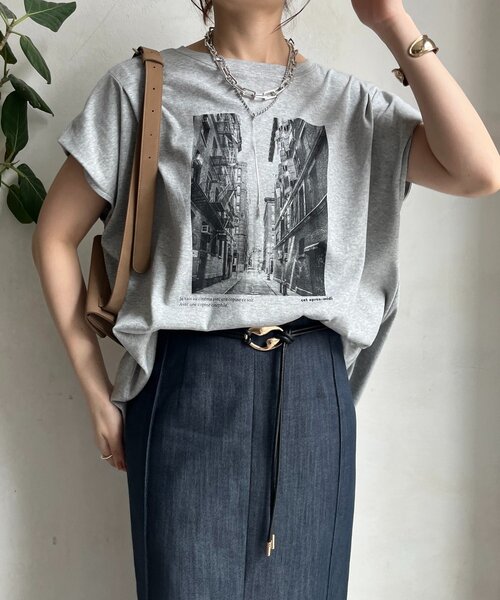 DouDou(ドゥドゥ)の「【WEB限定】バックジップフォトプリントTEE(Tシャツ/カットソー・レディース・ダークグレー/オフホワイト/グレー・FREE)」の12枚目の写真