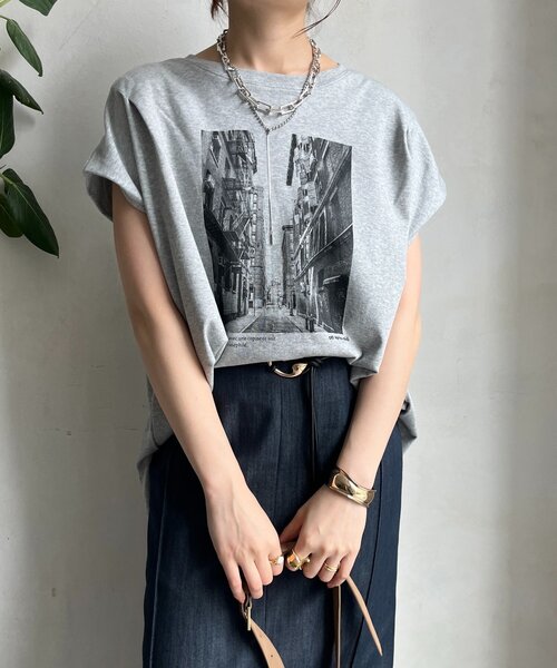 DouDou(ドゥドゥ)の「【WEB限定】バックジップフォトプリントTEE(Tシャツ/カットソー・レディース・ダークグレー/オフホワイト/グレー・FREE)」の13枚目の写真