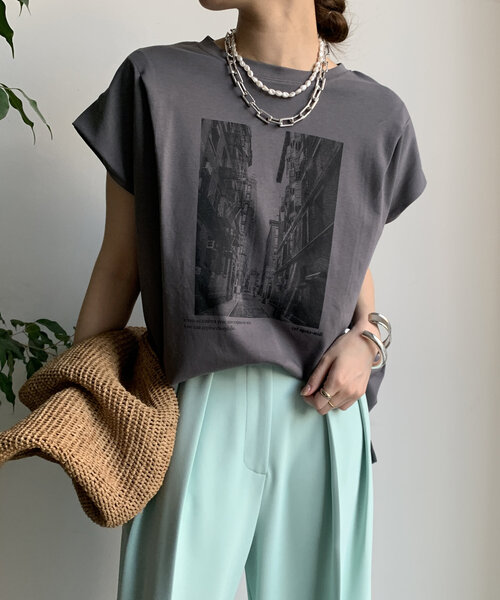 DouDou(ドゥドゥ)の「【WEB限定】バックジップフォトプリントTEE(Tシャツ/カットソー・レディース・ダークグレー/オフホワイト/グレー・FREE)」の20枚目の写真