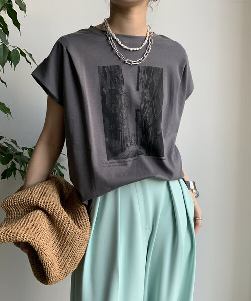 DouDou(ドゥドゥ)の「【WEB限定】バックジップフォトプリントTEE(Tシャツ/カットソー・レディース・ダークグレー/オフホワイト/グレー・FREE)」の21枚目の写真
