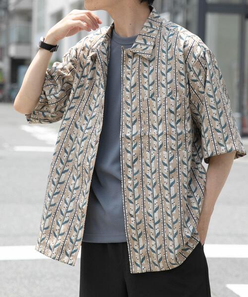 ITEMS URBANRESEARCH(アイテムズ アーバンリサーチ)の「リーフプリントオープンカラー半袖シャツ(シャツ/ブラウス・メンズ・ブラウン/ブラック/ベージュ・LARGE/MEDIUM)」の1枚目の写真