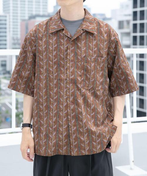 ITEMS URBANRESEARCH(アイテムズ アーバンリサーチ)の「リーフプリントオープンカラー半袖シャツ(シャツ/ブラウス・メンズ・ブラウン/ブラック/ベージュ・LARGE/MEDIUM)」の3枚目の写真