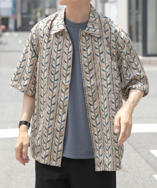 ITEMS URBANRESEARCH(アイテムズ アーバンリサーチ)の「リーフプリントオープンカラー半袖シャツ(シャツ/ブラウス・メンズ・ブラウン/ブラック/ベージュ・LARGE/MEDIUM)」の5枚目の写真