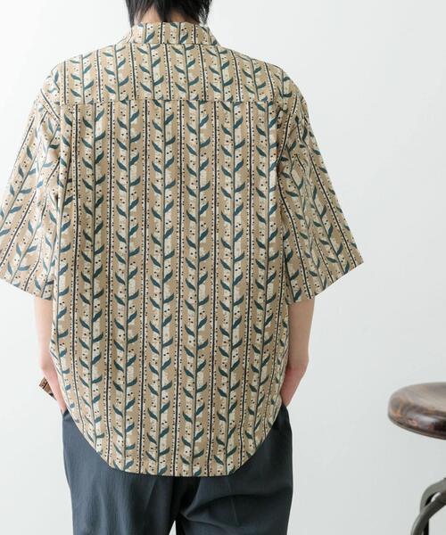 ITEMS URBANRESEARCH(アイテムズ アーバンリサーチ)の「リーフプリントオープンカラー半袖シャツ(シャツ/ブラウス・メンズ・ブラウン/ブラック/ベージュ・LARGE/MEDIUM)」の13枚目の写真
