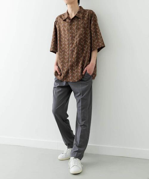 ITEMS URBANRESEARCH（アイテムズ アーバンリサーチ）の「リーフプリントオープンカラー半袖シャツ（シャツ/ブラウス・メンズ・ブラウン/ブラック/ベージュ・LARGE/MEDIUM）」の4枚目の写真