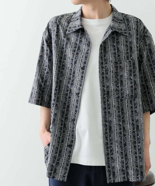 ITEMS URBANRESEARCH（アイテムズ アーバンリサーチ）の「リーフプリントオープンカラー半袖シャツ（シャツ/ブラウス・メンズ・ブラウン/ブラック/ベージュ・LARGE/MEDIUM）」の12枚目の写真