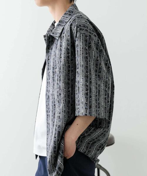 ITEMS URBANRESEARCH（アイテムズ アーバンリサーチ）の「リーフプリントオープンカラー半袖シャツ（シャツ/ブラウス・メンズ・ブラウン/ブラック/ベージュ・LARGE/MEDIUM）」の14枚目の写真