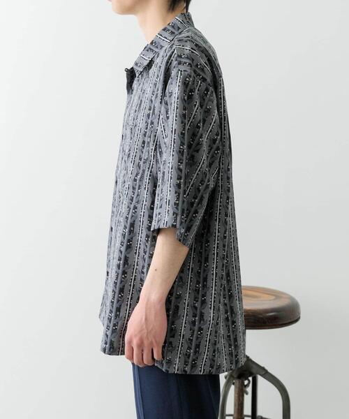 ITEMS URBANRESEARCH（アイテムズ アーバンリサーチ）の「リーフプリントオープンカラー半袖シャツ（シャツ/ブラウス・メンズ・ブラウン/ブラック/ベージュ・LARGE/MEDIUM）」の18枚目の写真