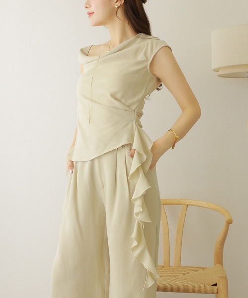 LAULEN(ローレン)の「asymmetry side ruffle setup /サイド ラッフル アシンメトリー セットアップ(セットアップ・レディース・アイボリー/ベージュ・M/S)」の6枚目の写真