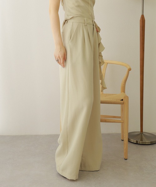 LAULEN(ローレン)の「asymmetry side ruffle setup /サイド ラッフル アシンメトリー セットアップ(セットアップ・レディース・アイボリー/ベージュ・M/S)」の4枚目の写真