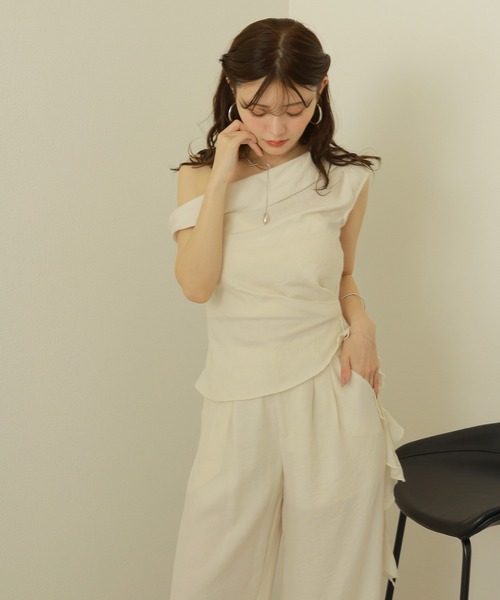 LAULEN(ローレン)の「asymmetry side ruffle setup /サイド ラッフル アシンメトリー セットアップ(セットアップ・レディース・アイボリー/ベージュ・M/S)」の13枚目の写真