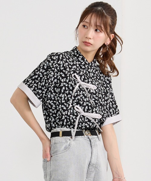 NICOLE CLUB(ニコル クラブ)の「フロントリボンブラウス(シャツ/ブラウス・レディース・ブラック/ベージュ/グリーン・MEDIUM)」の1枚目の写真