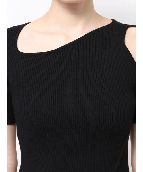 EMODA(エモダ)の「スキンラインショートスリーブニット(ニット/セーター・レディース・ピンク/アイボリー/ブラック/グレー・FREE)」の9枚目の写真