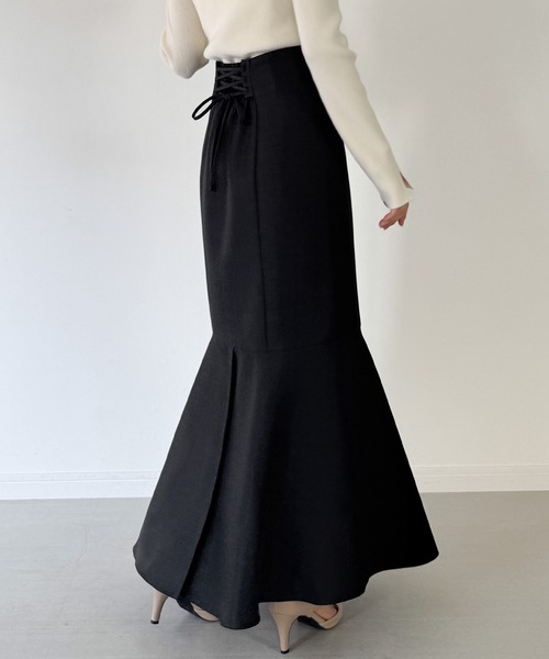 mipiarl(ミピアール)の「ハイウエストレースアップツイードマーメイドスカート(スカート・レディース・アイボリー/ブラック/チャコール・SMALL/LARGE/MEDIUM)」の2枚目の写真