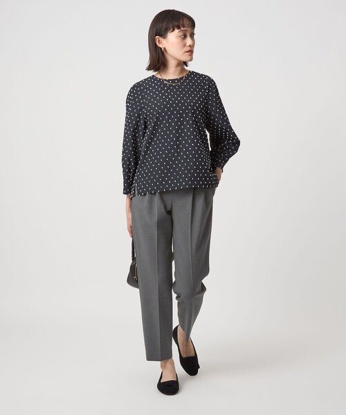 green label relaxing（グリーンレーベルリラクシング）の「［size SHORT/TALLあり］ダブルクロス テーパード パンツ ウォッシャブル ストレッチ（スラックス・レディース・ベージュ/ネイビー/ブラック/グレー・38/36/34/SHORT/46/44/42/40/TALL）」の15枚目の写真