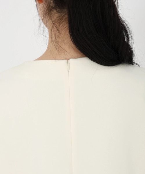 STRAWBERRY-FIELDS（ストロベリーフィールズ）の「パールライトダンボール_パール付きジャージプルオーバー（Tシャツ/カットソー・レディース・オフホワイト/グレー・2）」の9枚目の写真