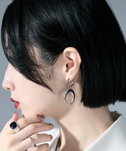 Ellno Loset(エルノロゼット)の「ムーンピアス【両耳用】(ピアス(両耳用)・メンズ・シルバー・FREE)」の2枚目の写真