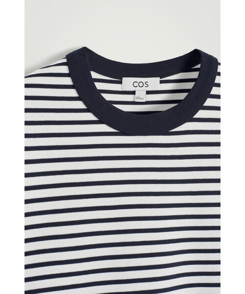 COS(コス)の「インターロック コットン クルーネックTシャツ(Tシャツ/カットソー・メンズ・ホワイト/ライトブルー/ブラック/ネイビー系・L/S/XL/M/XS)」の12枚目の写真