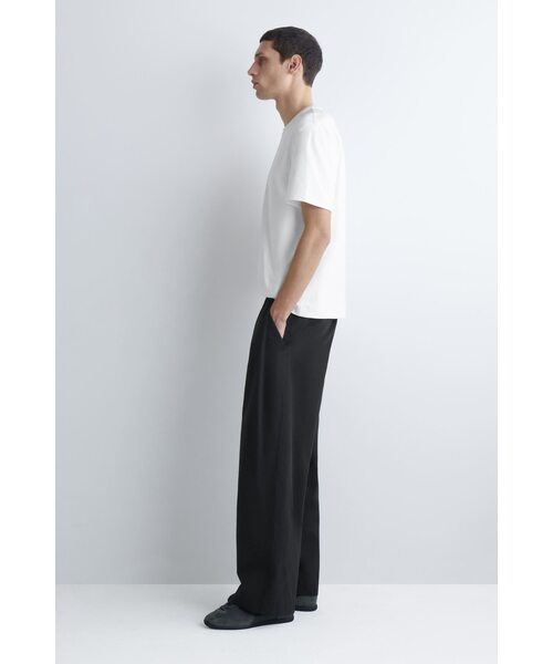 COS(コス)の「インターロック コットン クルーネックTシャツ(Tシャツ/カットソー・メンズ・ホワイト/ライトブルー/ブラック/ネイビー系・L/S/XL/M/XS)」の15枚目の写真