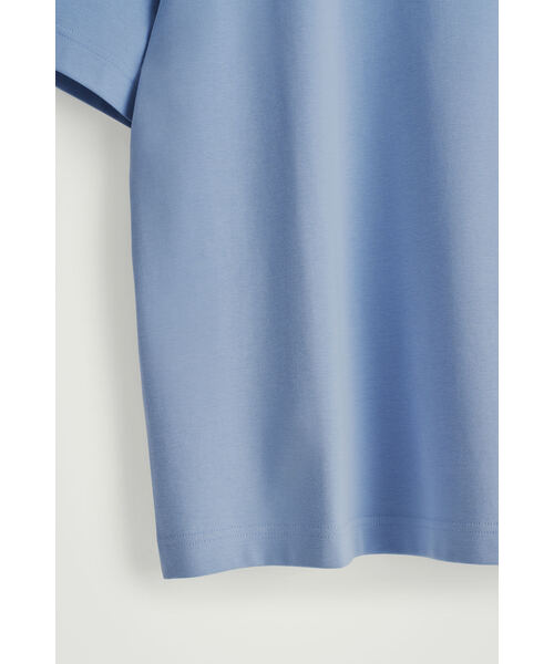 COS(コス)の「インターロック コットン クルーネックTシャツ(Tシャツ/カットソー・メンズ・ホワイト/ライトブルー/ブラック/ネイビー系・L/S/XL/M/XS)」の5枚目の写真