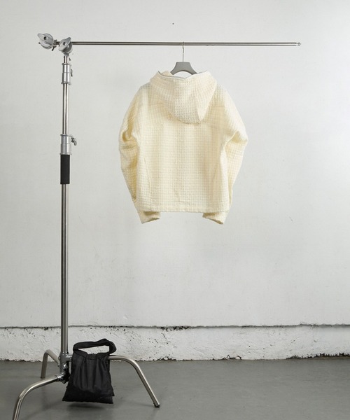 NVRFRGT(ネヴァーフォーゲット)の「FULL ZIP UP HOODIE(パーカー・メンズ・ホワイト/ブラック・1/2)」の3枚目の写真